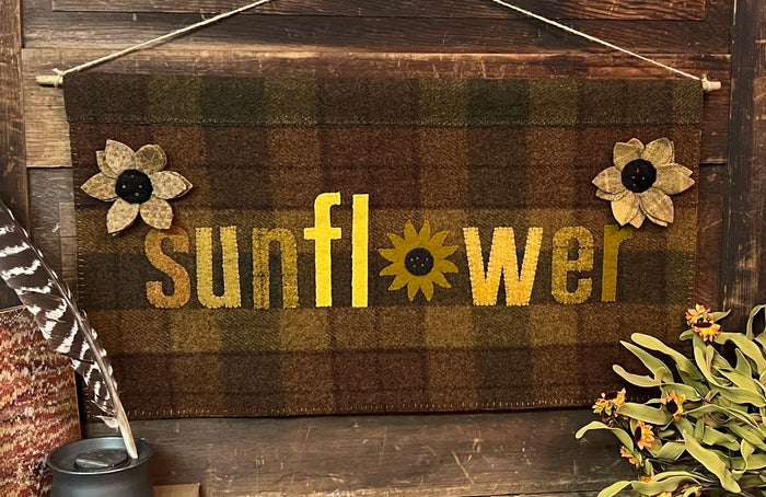 DD-247 Wool Sunflower Wall Hanging
