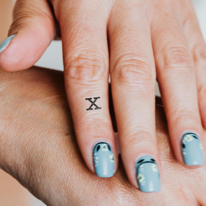 x - Kleinbuchstabe Tattoo