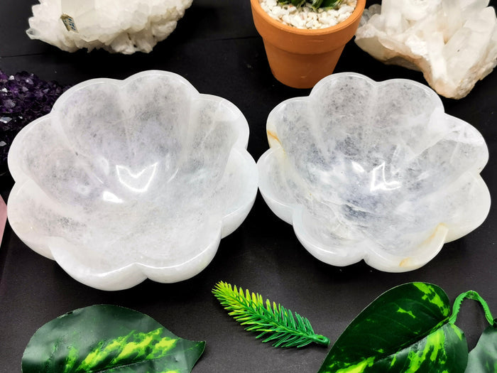 Beautiful white quartz hand carved designer bowls - 4.5 inches diameter and 320 gms (0.7 lb) - ONE BOWL ONLY - Shwasam