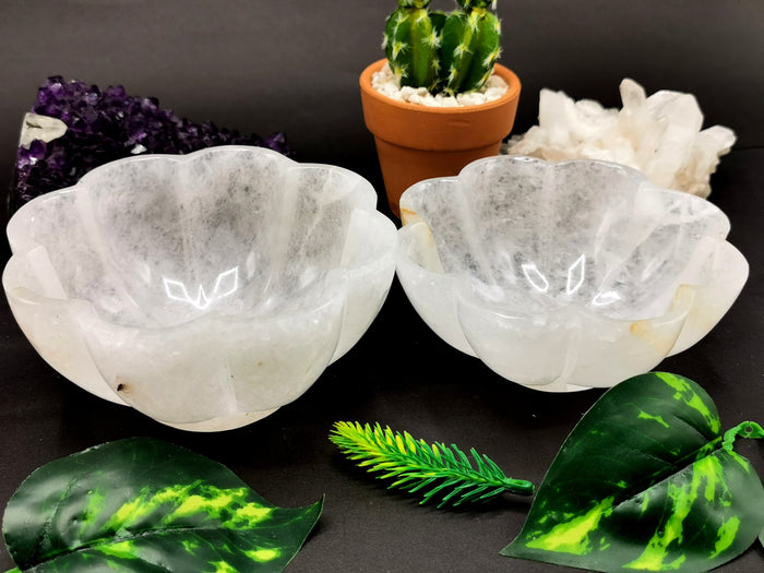 Beautiful white quartz hand carved designer bowls - 4.5 inches diameter and 320 gms (0.7 lb) - ONE BOWL ONLY - Shwasam