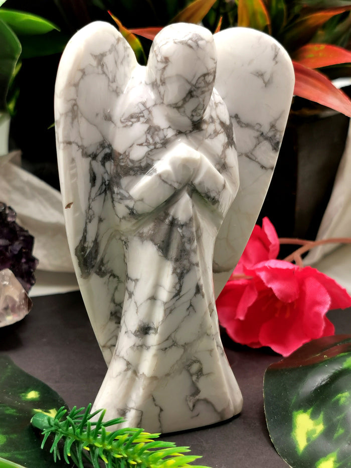 Howlite Angel figurine - Crystal Healing / Reiki / Chakra - 4 inches and 210 gms (0.46 lb) - Shwasam