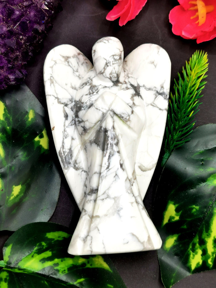 Howlite Angel figurine - Crystal Healing / Reiki / Chakra - 4 inches and 210 gms (0.46 lb) - Shwasam