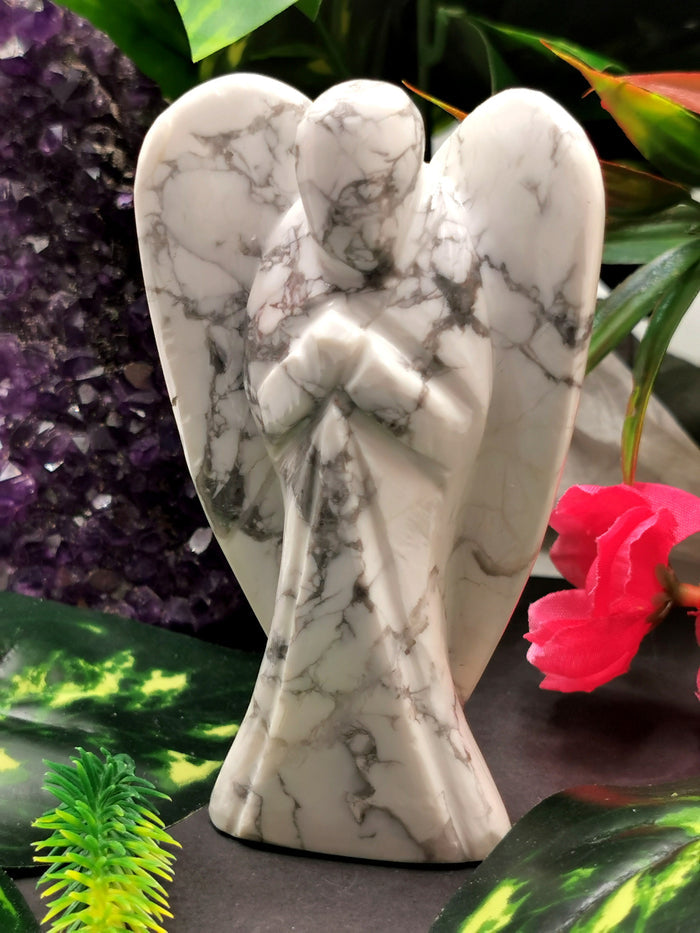 Howlite Angel figurine - Crystal Healing / Reiki / Chakra - 4 inches and 210 gms (0.46 lb) - Shwasam