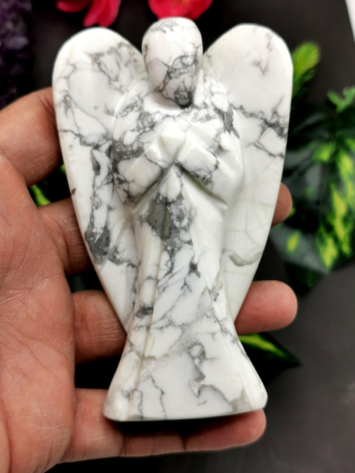 Howlite Angel figurine - Crystal Healing / Reiki / Chakra - 4 inches and 210 gms (0.46 lb) - Shwasam