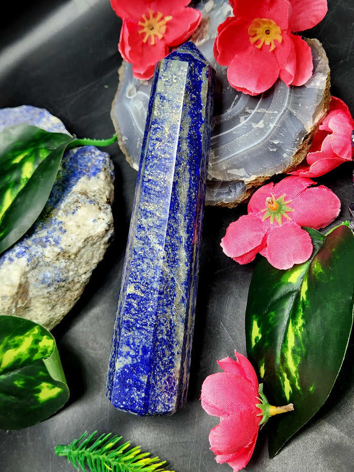 Lapis Lazuli Point: The Emissary of Royal Wisdom and Spiritual Clarity - Shwasam