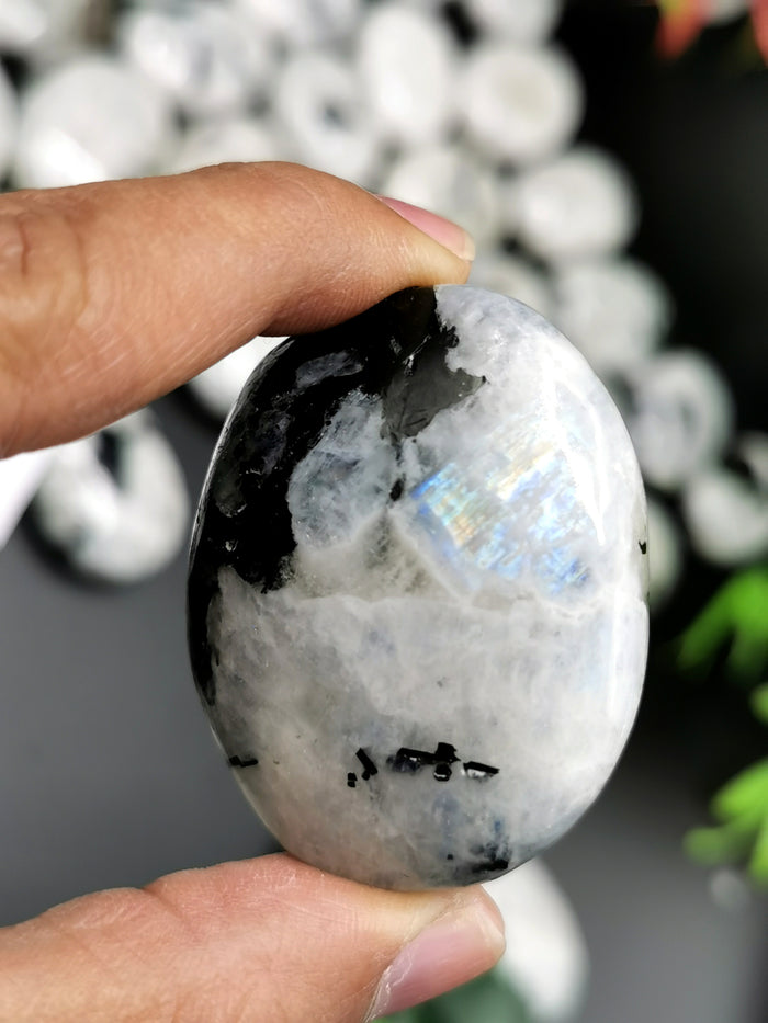 Moonstone palm stones - ONE PIECE - crystal/chakra/reiki/healing - 35 gms weight