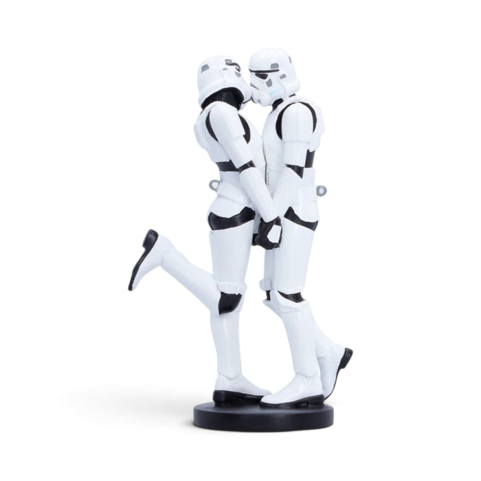 Official Original Stormtrooper First Kiss 14.6cm hand painted polyresin figurine featuring two Stormtroopers kissing