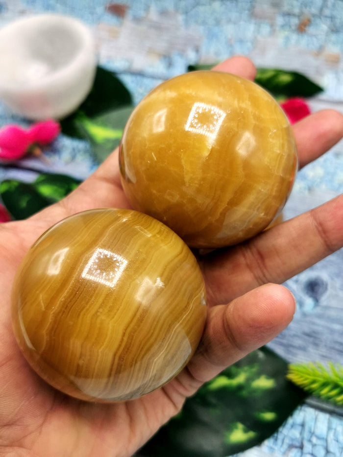 Yellow calcite stone balls - Energy/Reiki/Crystal - 2.25 inches (5.6 cms) diameter and 270 gms - ONE PIECE ONLY